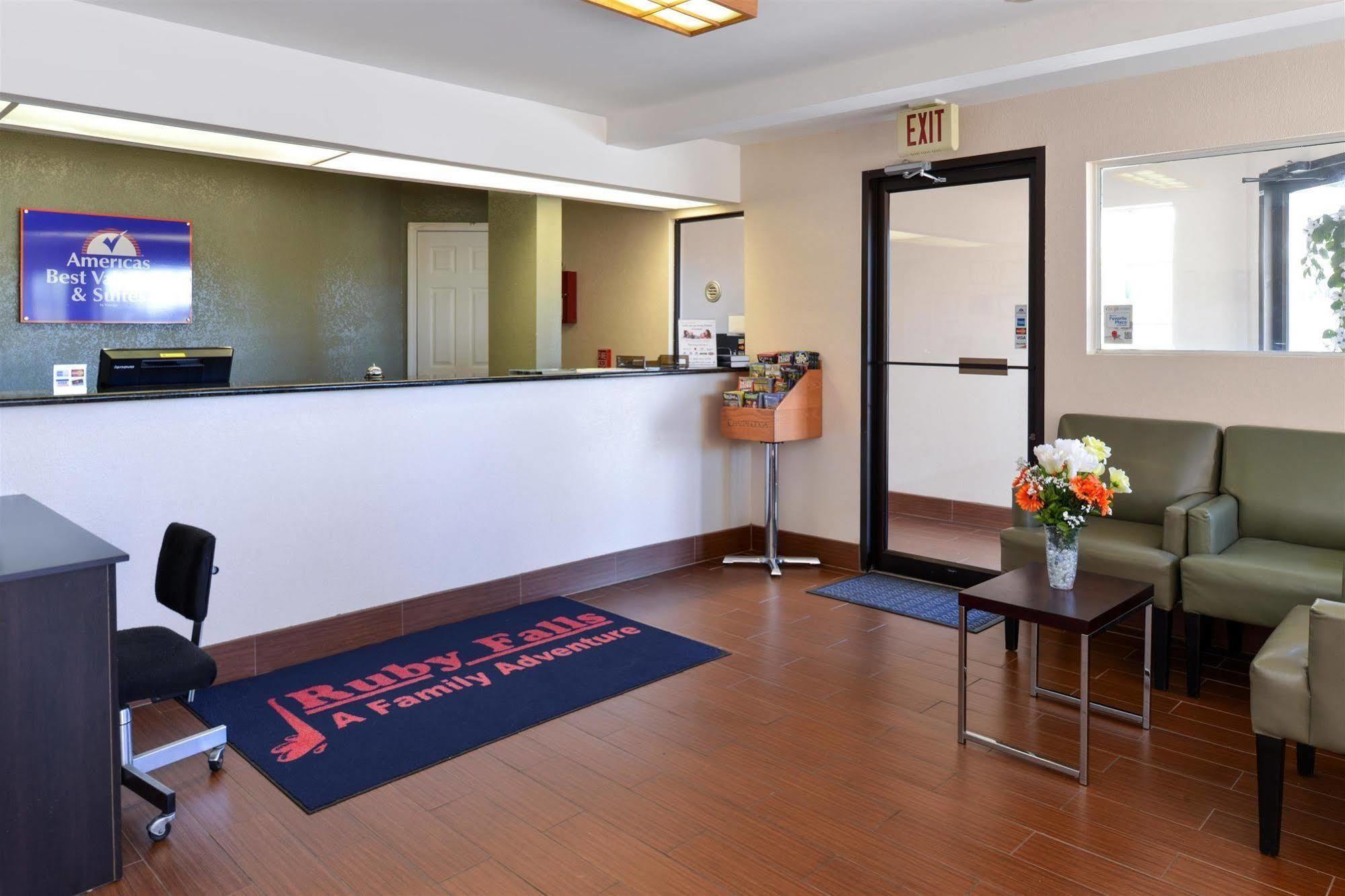 Carry On Inn & Suites LaFayette المظهر الخارجي الصورة